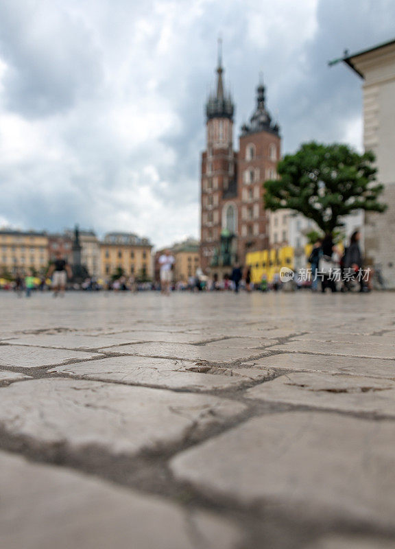 中世纪的Rynek Główny广场，可追溯到13世纪，在克拉科夫